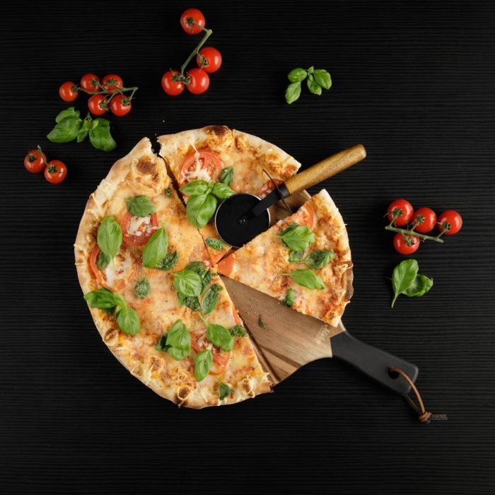 MAKU Pizzabräda och -skärare