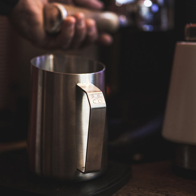 Barista & Co Dial In Mjölkkanna Stål (600 ml)