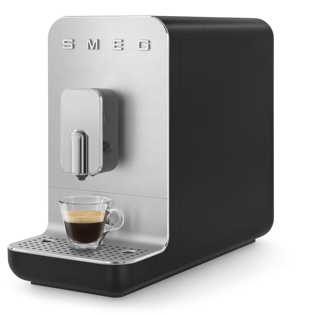 SMEG Helautomatisk espressomaskin Svart, Matt - Collezione