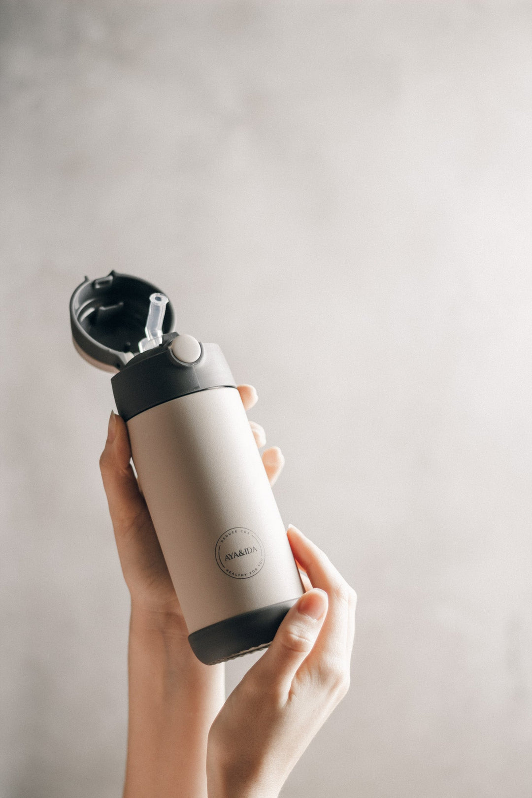 AYA&IDA Sugrörflaska för barn - Cream Beige - 350ML