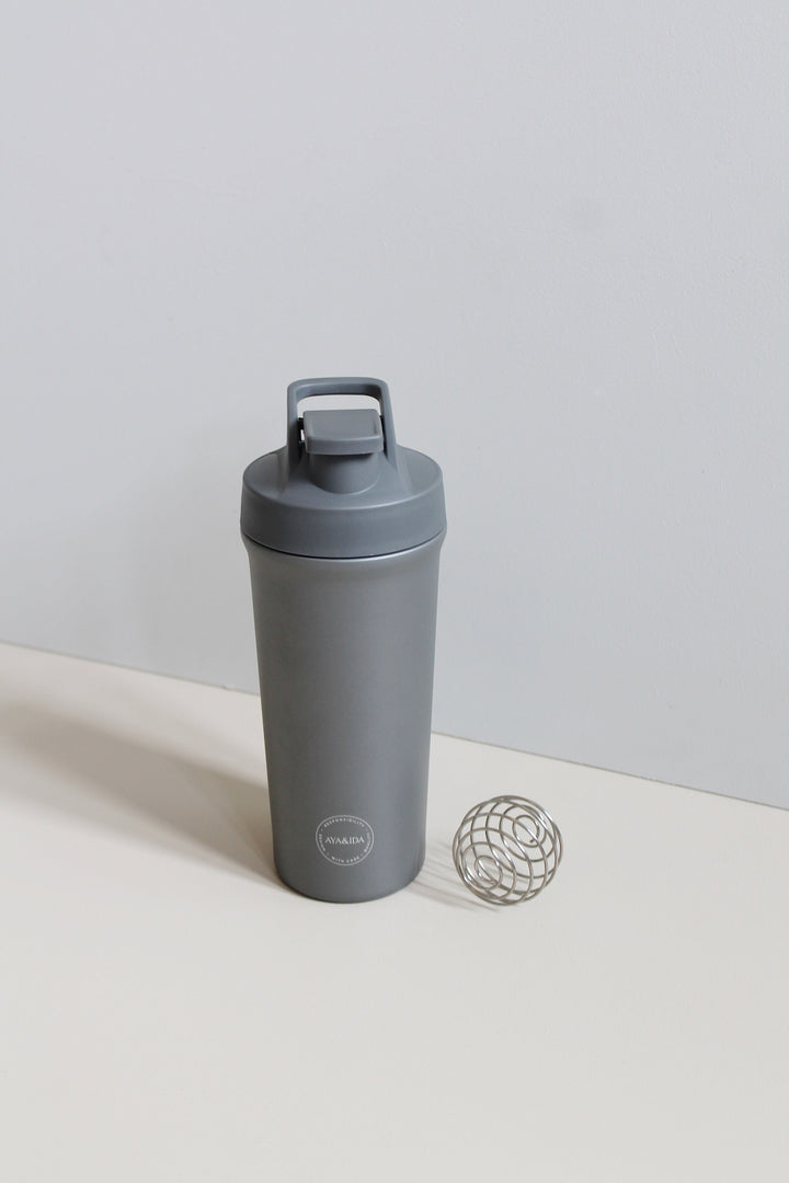 AYA&IDA Shakerflaska - Mörkgrå - 750ML