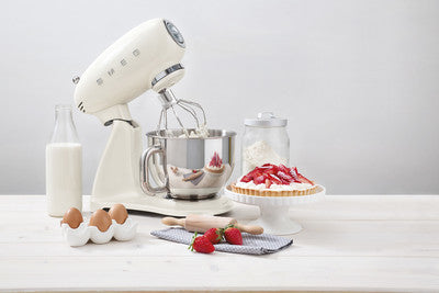 SMEG Helfärgad köksmaskin Creme, Högblank 50's Style