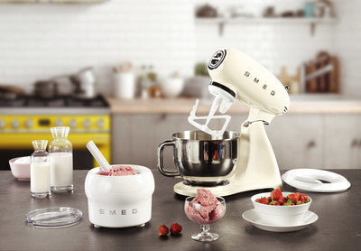 SMEG Helfärgad köksmaskin Creme, Högblank 50's Style