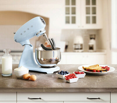SMEG Helfärgad köksmaskin Pastellblå, Högblank - 50's Style