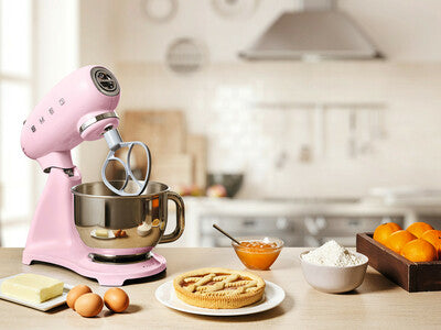 SMEG Helfärgad köksmaskin Rosa, Högblank - 50's Style
