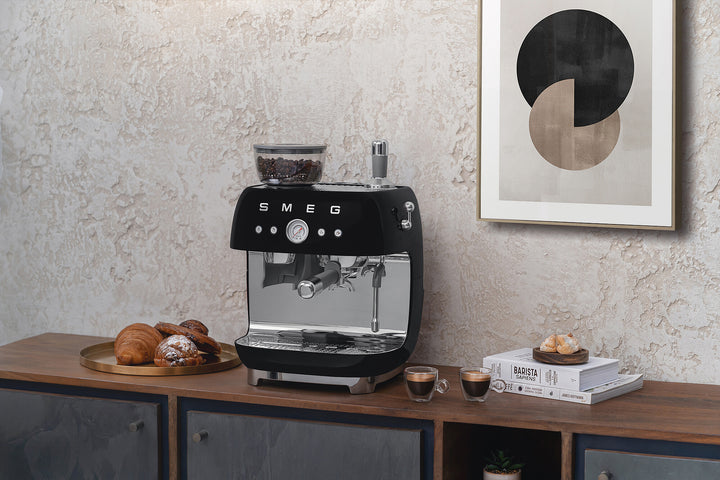SMEG Manuell espressomaskin med kaffekvarn Svart, Högblank - 50's Style