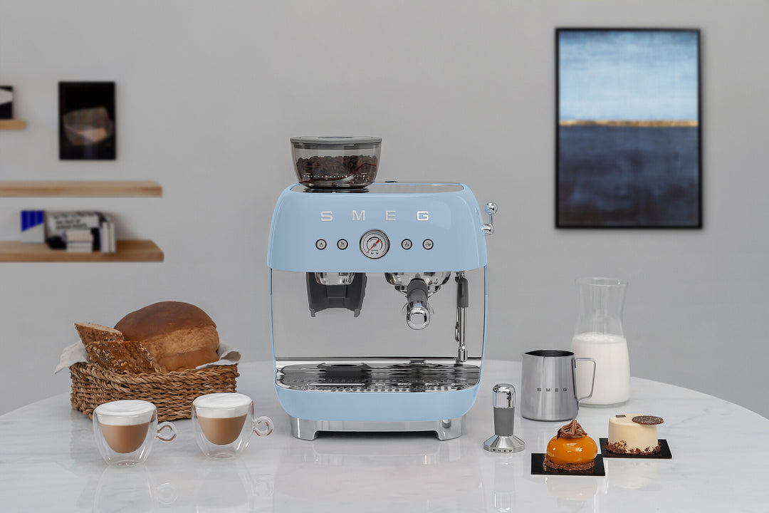 SMEG Manuell espressomaskin med kaffekvarn Pastellblå, Högblank - 50's Style