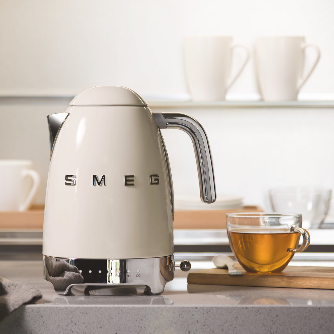 SMEG Vattenkokare med variabel temperatur Creme, Högblank - 50's Style