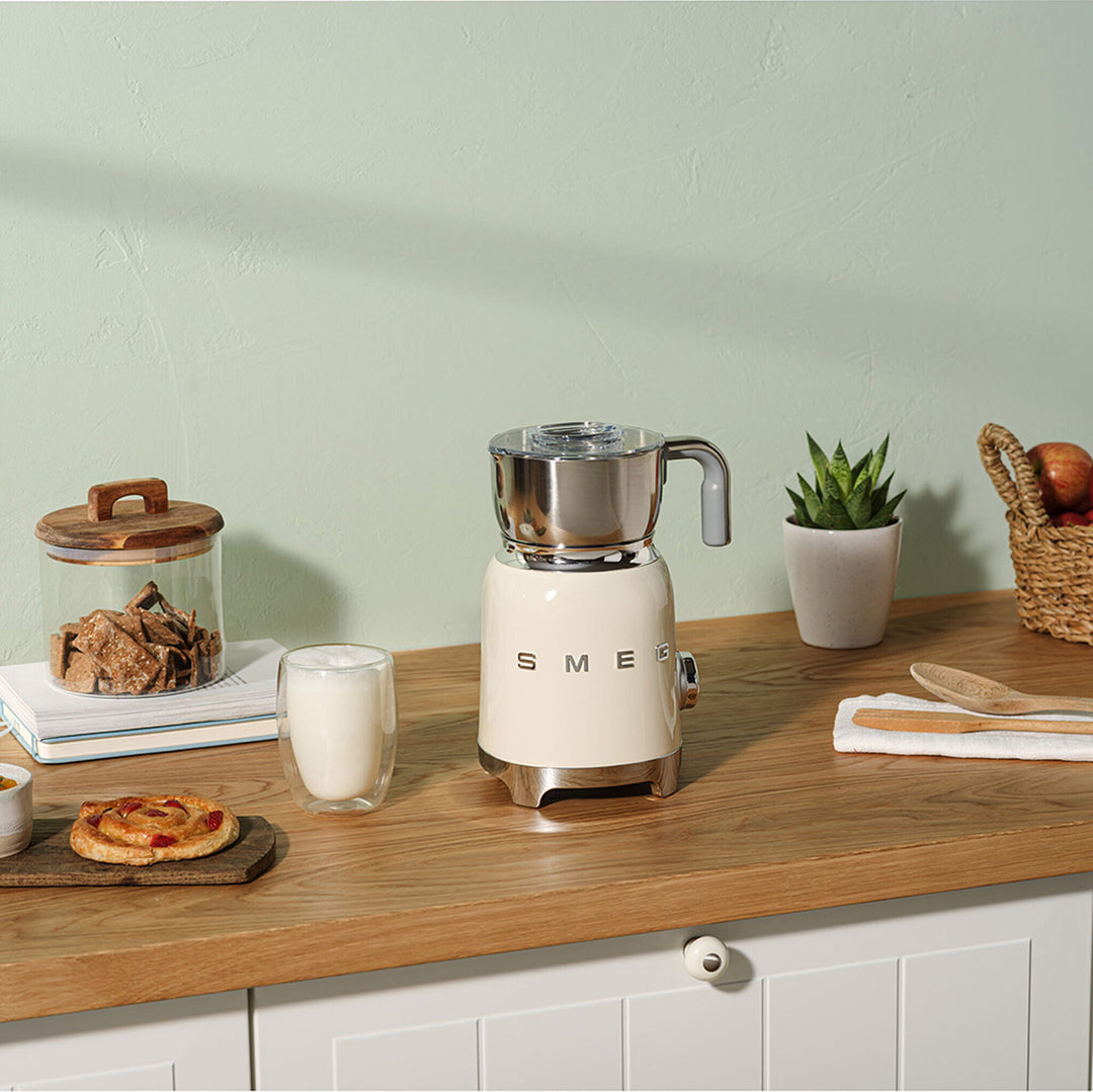 SMEG Mjölkskummare Creme, Högblank - 50's Style