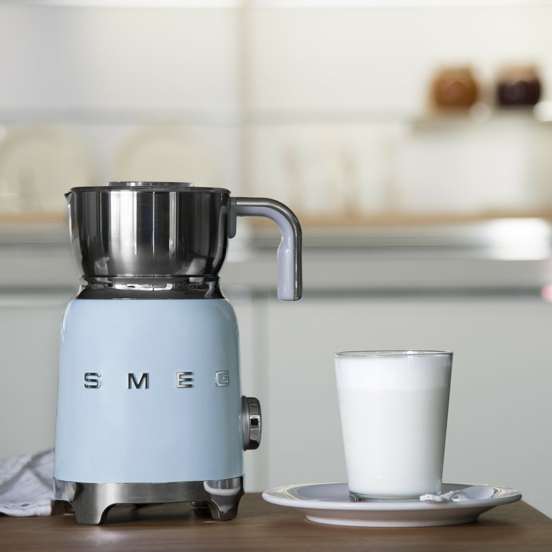 SMEG Mjölkskummare Pastellblå, Högblank - 50's Style