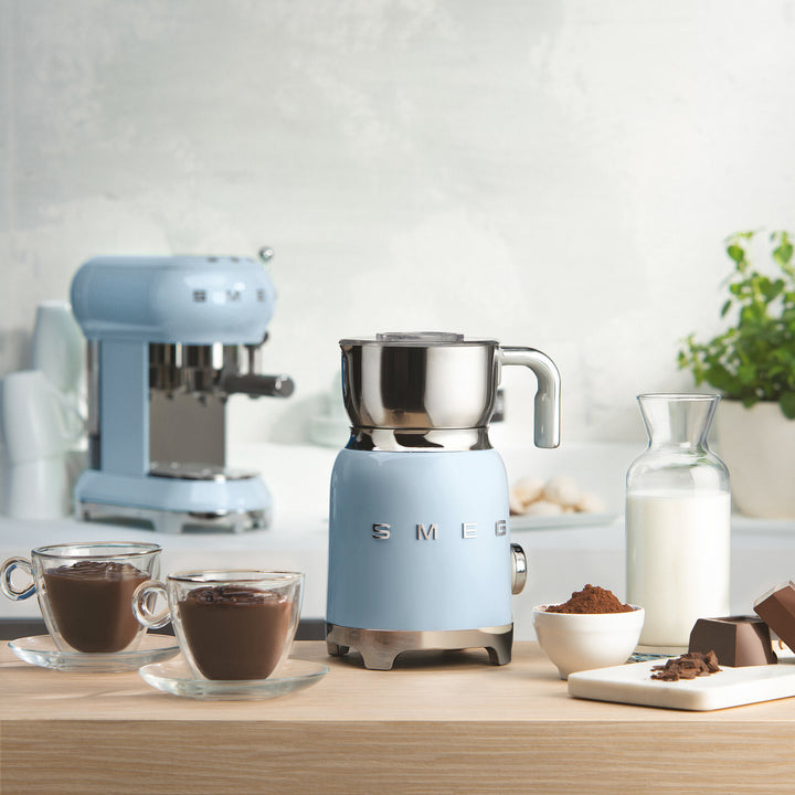 SMEG Mjölkskummare Pastellblå, Högblank - 50's Style